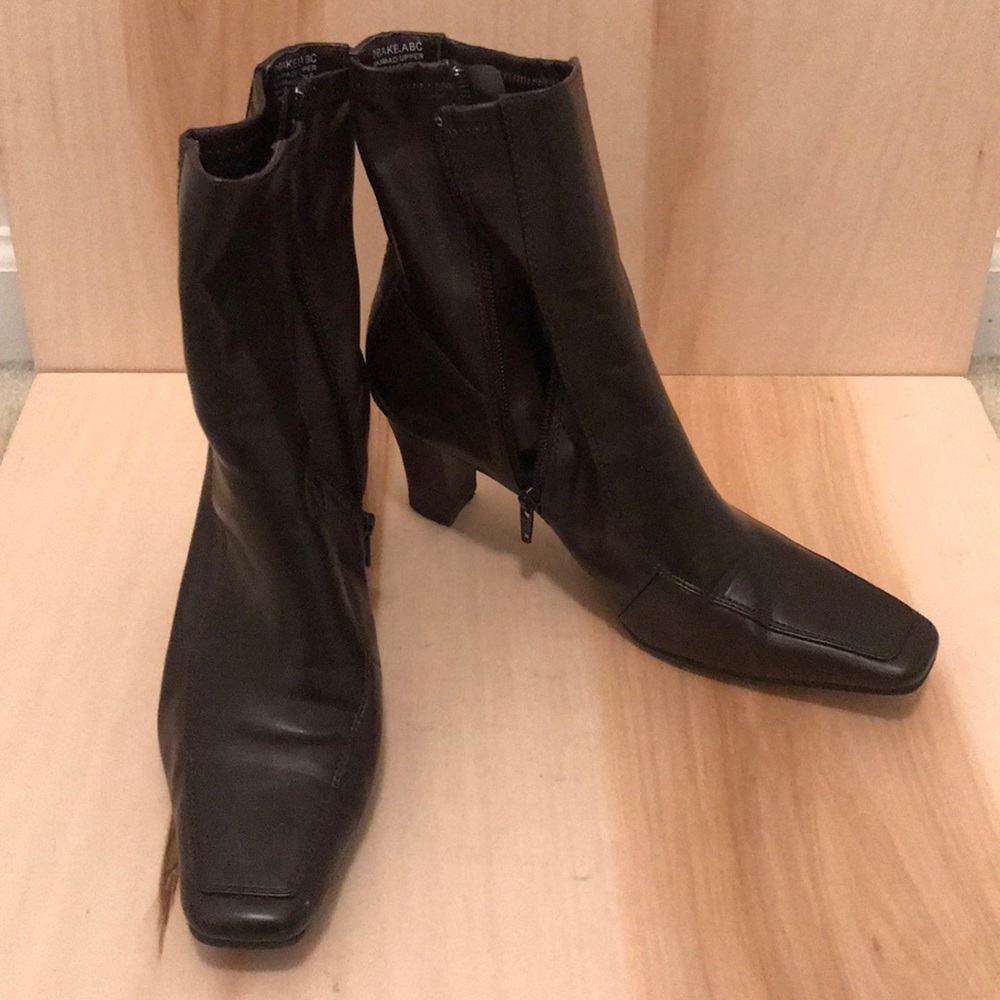 Women’s brown boots